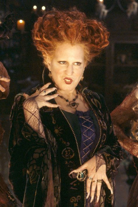 We Love These Hocus Pocus Makeup Tutorials Like Winifred Sanderson Loves Her Book Hocus Pocus Drinking Game, Hermanas Sanderson, Max Dennison, 31 Nights Of Halloween, Hocus Pocus 1993, Hocus Pocus Movie, Kathy Najimy, Hocus Pocus Witches, Best Halloween Movies