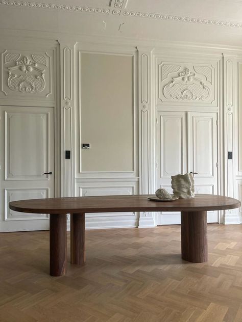 Oval Wood Dining Table, Parisian Interior, Dining Interior, Walnut Dining Table, Production Design, Oval Table Dining, Oak Dining Table, Dining Table Design, Office Table