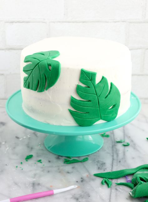 DIY Tropical Palm Leaf Cake - A Kailo Chic Life Fondant Palm Leaves, Plant Cakes Ideas, Toucan Cake, Palm Leaf Cake, Tropical Birthday Cake, Fondant Leaves, Leaf Cake, Bday Decor, Jungle Theme Parties