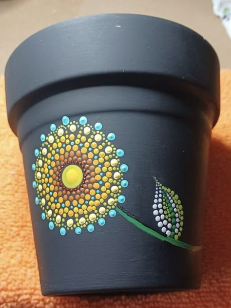 Dot Painted Flower Pots, Mandala Art Pot Painting, Mandala Flower Pot Painting, Dot Mandala Art On Pot, Dot Art Plant Pot, Painted Bricks Crafts, Brick Crafts, Plant Pot Design, Flower Pot Art