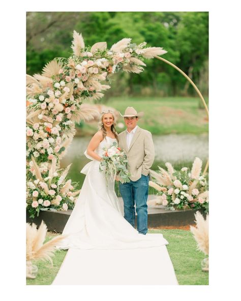 The Heldermons The most perfect day🤍 Venue: @sorelleweddings Floral: @sorellefloralsanddecor Photo/video: @haleybrownenphotog Makeup: @ashtonsetzermakeupartistry • • • • • • #bridesofok #oklahomawedding #loveauthentic #photobugcommunity #authenticlovemag #radlove #wildlifewildsouls #oklahomaphotographer #greenweddingshoes #engagmentring #oklahomaweddingphotographer #texasweddingphotographer #weddingphotography #weddingphotographer #engaged #weddingday #weddingmoments #oklahomabride #wedd... Oklahoma Wedding, Boho Chic Wedding, Green Wedding Shoes, The Pond, The Meadows, Wedding Moments, Lily Pads, Chic Wedding, The Team