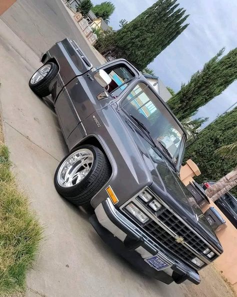 2004 Chevy Silverado 2500 Hd, Low Rider Trucks Chevrolet, C 10 Chevy Trucks, Lowered C10, Squarebody Truck, Chevy Silverado Z71, Silverado Single Cab, 2000 Chevy Silverado, C10 Stepside