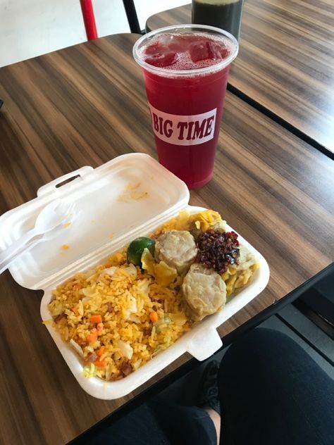 Meaty Mushroom Siomai w/ Yang Chow Rice + Red Iced Tea Siomai Rice, Red Iced Tea, Chow Chow, Iced Tea, Fried Rice, Aesthetic Food, Fried Chicken, Stuffed Mushrooms, Rice