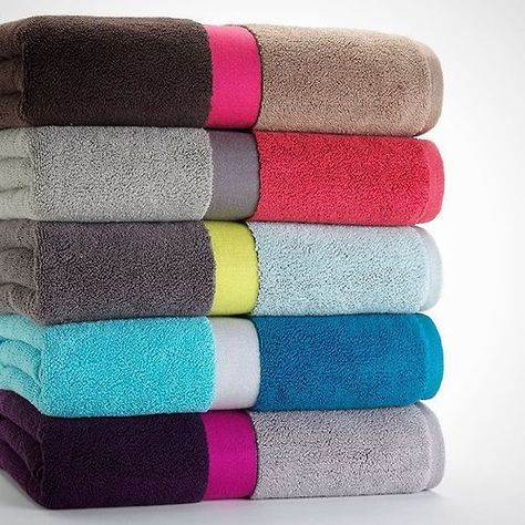 Colorblock towels Cute Towels, Teal Towels, Magic Things, Colorful Home Decor, Towel Design, Neutral Room, Dry Bar, Colorful Home, H&m Home