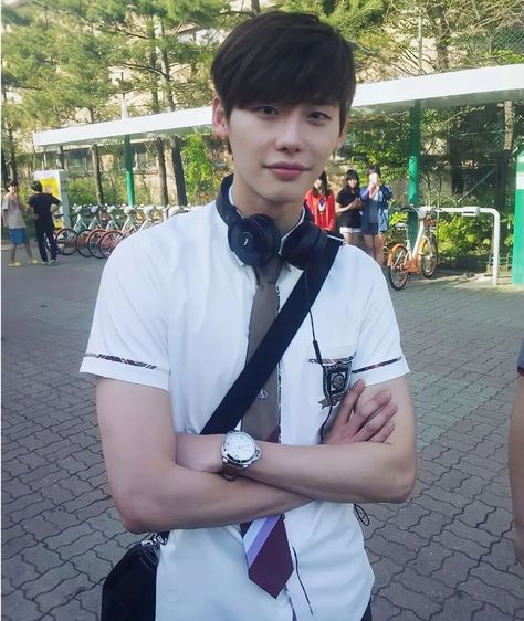 Lee Jong Suk - (이종석) on Instagram: “@jongsuk0206 😊😳🤭 #leejongsuk #jongsuk0206 #wtwoworlds #pinocchio #whileyouweresleeping #ihearyourvoice #doctorstranger…” Lee Jong Suk Pinocchio, Real Emo, Lee Jong Suk Cute, Kang Chul, Venus As A Boy, Doctor Stranger, Lee Jongsuk, W Two Worlds, While You Were Sleeping