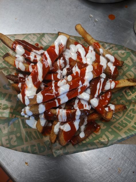 Loaded Buffalo Fries, Buffalo Ranch Fries, Buffalo Wings Aesthetic, Wing Stop Fries, Buffalo Fries, Animal Style Fries, Aesthetic Burger And Fries, Junk Food Snacks, Food Babe