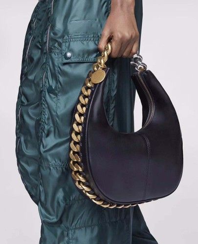 Stella Mccartney Frayme, Stella Mccartney Bag, Designer Totes, Bags Luxury, Leather Handbags Women, Hobo Bags, Small Shoulder Bag, Small Handbags, Chain Shoulder Bag