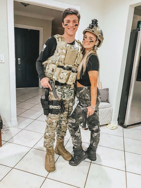 Army Man Halloween Costume, Couple Army Costume, Army Makeup Halloween, Army Couple Costume, Military Costume Halloween, Military Halloween Costumes, Soldier Halloween Costume, Costume Halloween Homme, Army Halloween Costumes