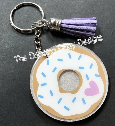 Circle Keychain Ideas, Acrylic Keychain Ideas, Acrylic Key Chains, Circle Keychain, Chain Messages, Circle Crafts, Keychain Ideas, Cute Donuts, Tassel Bookmark