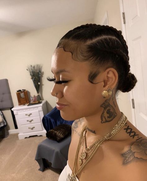 Trap Tattoos For Women, Girl Neck Tattoos, Neck Tattoos Women, Black Girls With Tattoos, Tattoos For Black Skin, Neck Tattoos, Red Ink Tattoos, Pretty Tattoos For Women, Cute Tiny Tattoos