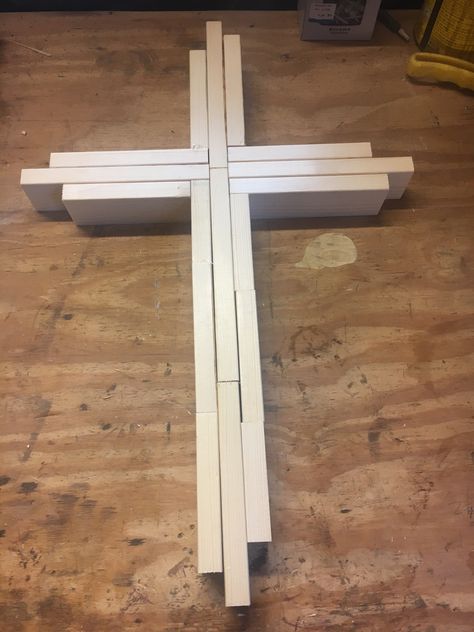 Diy Wooden Cross For Grave, Diy Wooden Cross Wall Art, Wooden Crosses Diy, Wood Crosses Diy, Rustic Wood Cross, Wooden Cross Crafts, Cross Wall Art, Cemetery Decorations, Religious Crafts