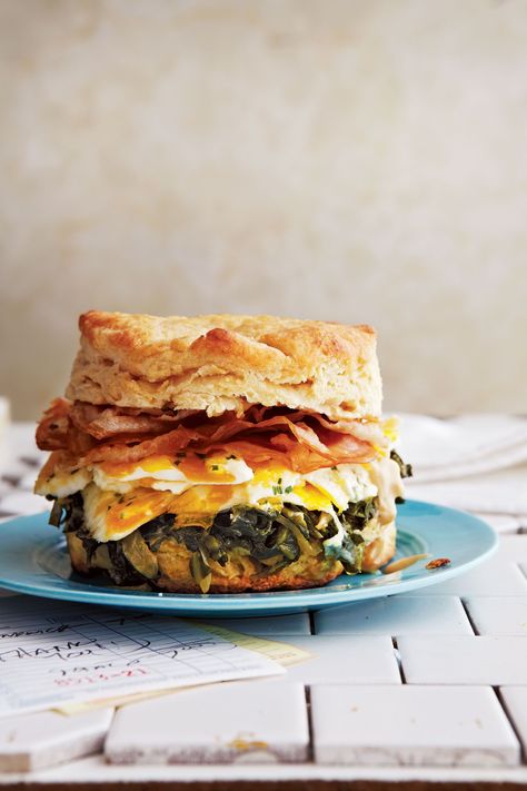 Biscuits with Pancetta, Collard Greens, Marbleized Eggs, and Espresso Aïoli Best Collard Greens Recipe, Vegetable Breakfast, Collard Greens Recipe, Green Breakfast, Southern Breakfast, Breakfast Vegetables, Aioli Recipe, Biscuit Sandwich, Egg Dish