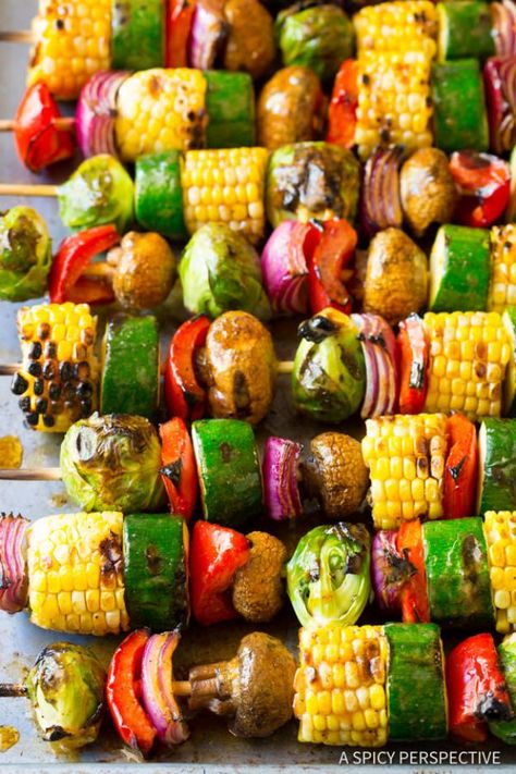 Best Barbecue Recipes - Grilled Fajita Vegetable Skewers - Easy BBQ Recipe Ideas for Lunch, Dinner and Quick Party Appetizers - Grilled and Smoked Foods, Chicken, Beef and Meat, Fish and Vegetable Ideas for Grilling - Sauces and Rubs, Seasonings and Favorite Bar BBQ Tips http://diyjoy.com/best-bbq-recipes Vegetarian Skewers, Grilled Vegetable Kabobs, Resep Vegan, Sandwich Vegetarian, Vegetable Ideas, Foods Chicken, Picnic Side Dishes, Bbq Tips, Sommer Mad