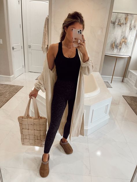 Early Morning Outfit Casual, Family Meal Outfit, Athletic Jumpsuit Outfit Fall, Outfits For Hair Appointment, Cozy Fall Lounge Outfit, Fall Basics 2023, Relaxed Mom Outfit, Mom Looks Casual, Mom Fall Outfits 2023