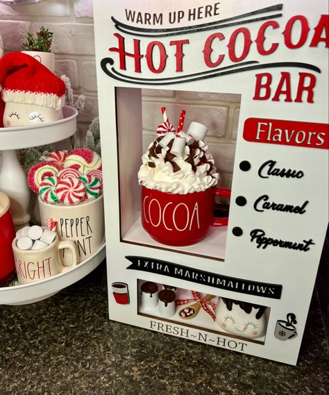 Christmas Dessert Station, Cocoa Christmas Bar, Hot Chocolate Booth, Christmas Family Photoshoot Ideas, Cocoa Bar Ideas, Coco Bar, Christmas Movie Night, Gingerbread House Ideas, Cocoa Christmas