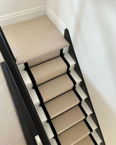 Stairrods UK Ltd | Wonderful install but @jh_carpet_fitter. They fitted our Jubilee Stairrods with a Bespoke Landing & Stair Runner. ✨ Carpet -… | Instagram Stair Landing Decor, Hallway Wall Colors, Beige Hallway, Landing Decor, House Renovation Design, Rustic Hallway, Staircase Runner, Carpet Fitting, Hall Carpet