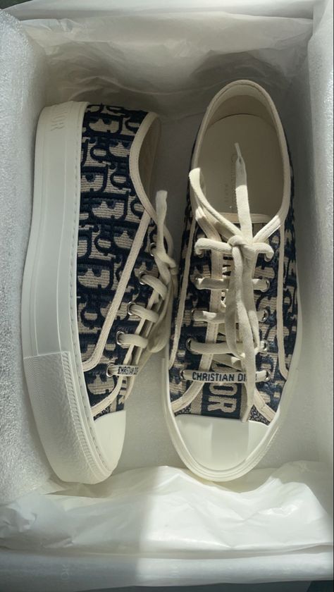 #dior #fashion #fashionista #fashioninspirations #sneaker #summershoes #europeansummer #outfits Dior Walk N Dior Sneakers, Dior Sneakers Outfit, Walk N Dior Sneakers, Dior Store, Dior Girl, Dior Sneakers, Trendy Shoes Sneakers, Pretty Shoes Sneakers, Lv Shoes