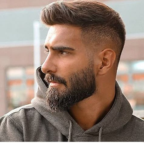 Barber Beard Style, Best Mens Haircuts, Men Fade Haircut Short, Popular Mens Haircuts, Beard And Mustache Styles, Man With A Beard, Mens Haircuts Short Hair, Mens Hairstyles With Beard, Beard Styles Short