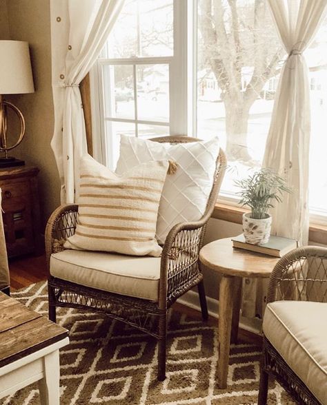 Create a cozy space by introducing wicker chairs in your living room. Living Room Wicker Chair, Wicker Living Room Ideas, Wicker Accent Chair Living Room, Wicker Furniture Living Room, Ottawa House, Chair In Living Room, Cozy Chairs, Antique Mantel, Terrace Decor