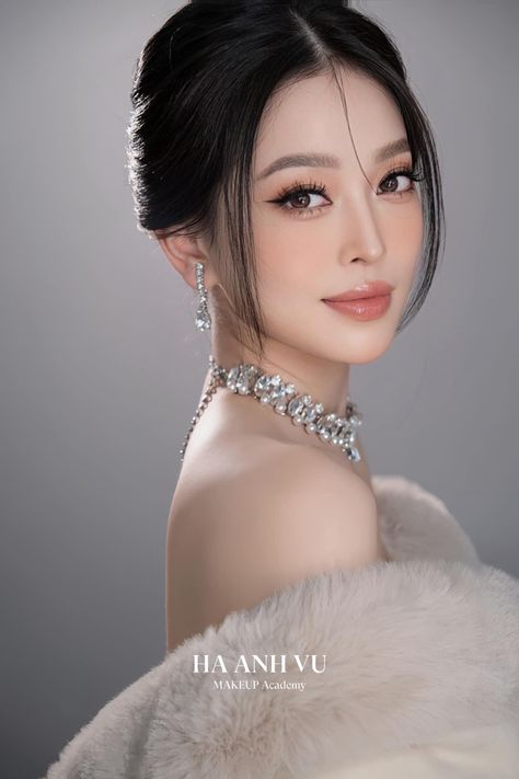 Bridal Asian Makeup, Chinese Bridal Makeup, Bride Makeup Asian, Innocent Makeup, Bold Lipstick Makeup, Bride Makeup Natural, Makeup Wisuda, Asian Wedding Makeup, Asian Makeup Looks