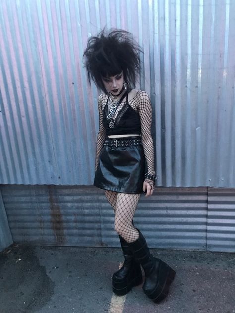 https://fiorilex.tumblr.com/ Alt Culture, Trad Goth Outfits, Chicas Punk Rock, Goth Subculture, Trad Goth, Goth Look, Punk Outfits, Alt Fashion, Gothic Outfits