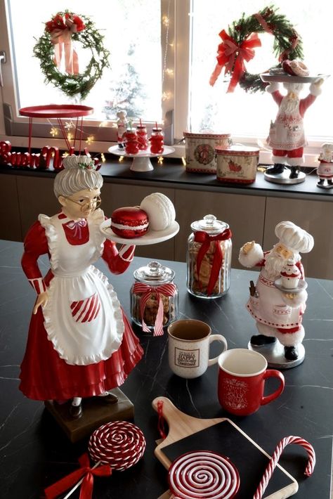 Gingerbread Christmas Decor, Christmas Diamonds, Country Christmas Decorations, Kitchen Decor Ideas, Shabby Chic Christmas, Christmas Wonderland, Vintage Christmas Decorations, Christmas Kitchen, Christmas Gingerbread