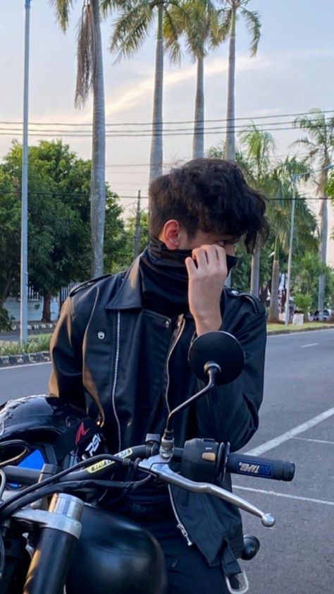 Bike Aesthetic, Biker Aesthetic, Bike Photoshoot, Happy Ending, Aesthetic Boy, Boy Photography Poses, Boys Dpz, Boy Poses, Aesthetic Pinterest