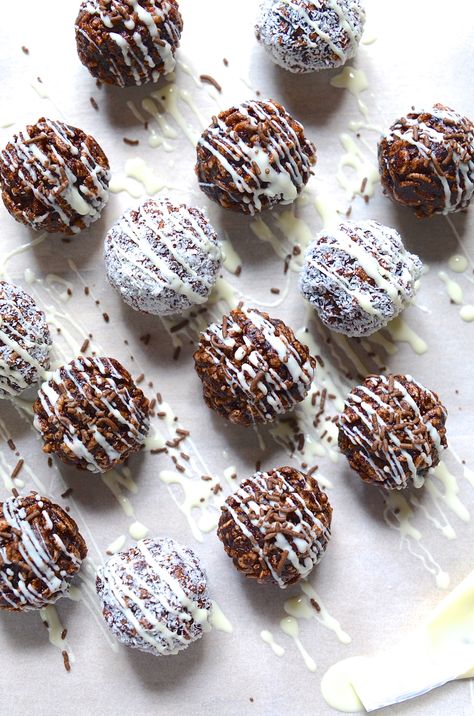 Gluten-free chocolate date rice-pop balls #bibbyskitchen #recipes #glutenfree #chocolate #ricepops #ricebubbles #healthyeats #sweettreats #dateballs #southafricanfoodblog Dairy Free Cake Balls, Vegan Cake Balls, Rice Crispy Date Balls, Chocolate Rice Crispy Balls Recipe, Rice Cake Chocolate Balls, Rice Pops, Date Balls, Rice Bubbles, Sugar Free Treats