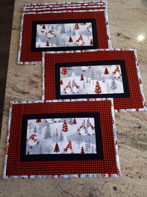 Winter Placemats Quilt Patterns, Quilted Christmas Placemat Patterns Free, Holiday Quilted Table Runners, Christmas Placemats Quilted, Diy Christmas Placemats, Christmas Quilted Table Runners Patterns, Xmas Placemats, Quilted Christmas Placemats, Table Runners Patterns