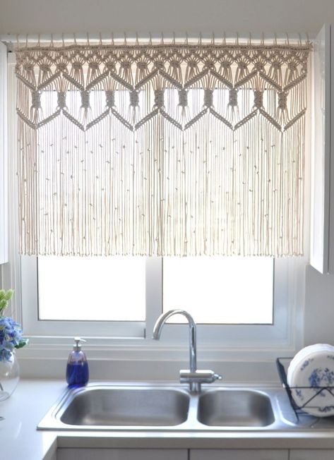 Chic Eclectic Decor, Rustic Valances, Macrame Window, Pola Macrame, Diy Projektit, Macrame Wedding, Decor Ikea, Window Covering, Short Curtains