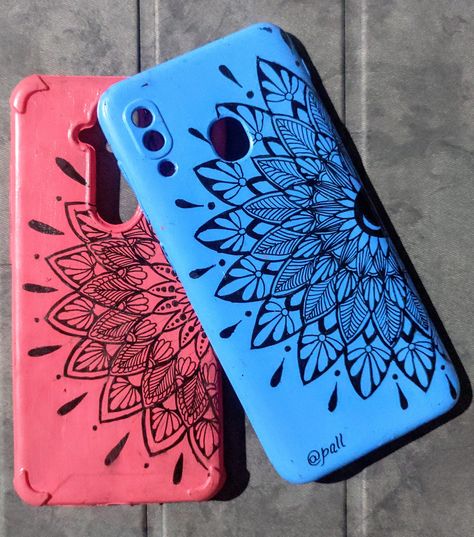 Mandala design on back covers are beautiful 😍😍 Handpainted Phone Covers, Mandala Phone Case Design, Mandala Art On Phone Cover, Phone Cover Drawing Ideas, Phone Back Cover Painting Ideas, Phone Cover Drawing, Cover Drawing Ideas, Half Mandala, Mandala Phone Case