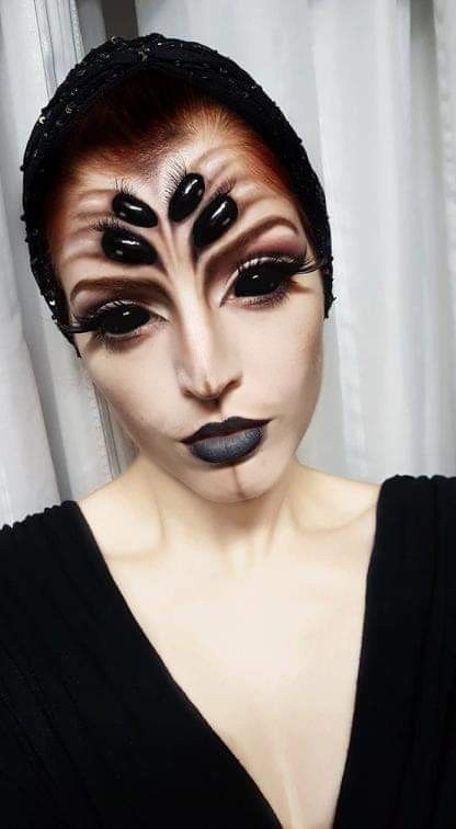 Black Widow Spider Halloween Costume, Black Widow Spider Makeup, Black Widow Costume Spider, Spider Face Makeup, Insect Clothes, Spider Makeup Looks, Spider Queen Makeup, Insect Makeup, Black Widow Spider Costume