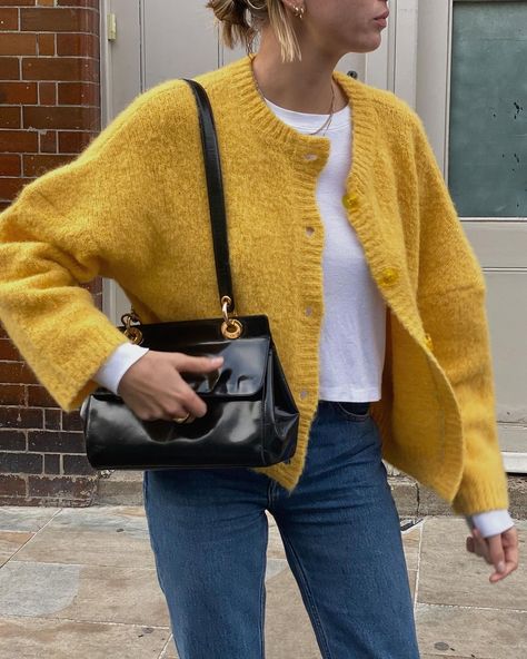 Lizzy Hadfield, Yellow Cardigan, Stil Inspiration, Mode Ootd, Mode Inspo, 가을 패션, Outfit Inspo Fall, Mode Streetwear, Mode Inspiration