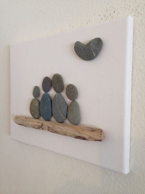 Rock Pictures, Stone Pictures Pebble Art, Heart Shaped Rocks, Rock Family, Driftwood Art Diy, Pebble Art Family, Wood Art Projects, Driftwood Crafts, Family Of Four