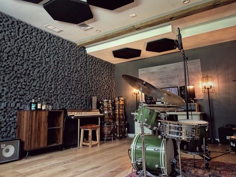 Basement Drum Room, Drum Bedroom Ideas, Home Drum Studio, Home Drum Room, Drum Studio Music Rooms, Drum Room Soundproof, Drum Studio, Drum Room Ideas, Studio Soundproofing