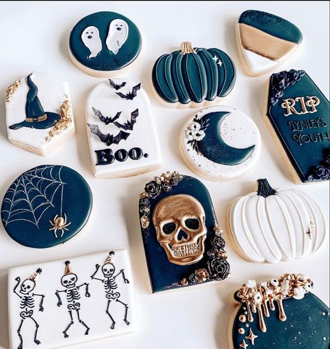 Vintage Halloween Cookies, Skeleton Cookies Decorated, Gothic Baking, Halloween Birthday Cookies, Decorated Cookie Ideas, Fair Cookies, Scary Halloween Cookies, Halloween Decorated Cookies, Spooky Halloween Cookies