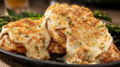 Cheese Sauce For Steak, Steakhouse Burger, Ruths Chris Steakhouse, Longhorn Steakhouse, Steakhouse Recipes, Popcorn Shrimp, Parmesan Crusted Chicken, Ginger Sauce, Burger Sauce