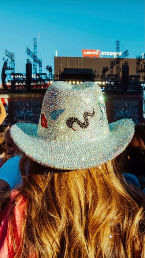 Rhinestones cowboy hat eras tour Bejewelled Cowboy Hat, Taylor Swift Cowboy Hat Diy, Bejeweled Cowboy Hat, Eras Tour Cowboy Hat, Cowboy Hat Eras Tour, Cowgirl Style Outfits Party, Bedazzled Cowboy Hat, Cowgirl Hat Outfit, Fringe Jacket Outfit