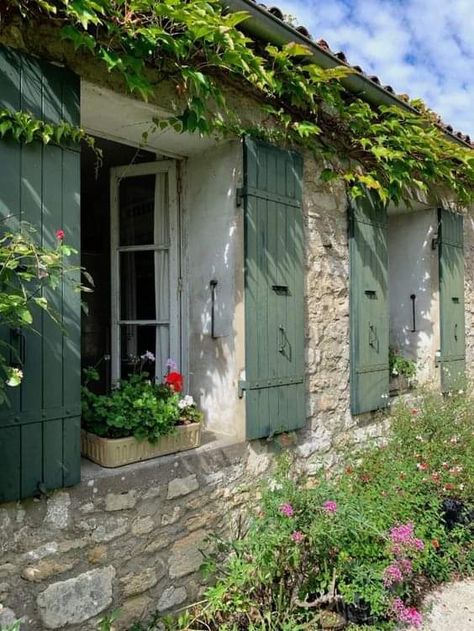 Photography Places, Cute Cottages, Cottage Windows, French Farmhouse Style, French Exterior, Stone Cottages, French Lifestyle, French Country Garden, Cottage Exterior