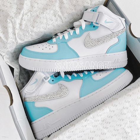 Crystals Are Only On Outside 2 Swooshes You Can Request Different Color Options Instead Of Tiffany Blue Hand Painted With High Quality Leather Paint And Coat Waterproof Brand New With Box Simply Select Your Normal Women’s Size Options To Buy Are Already Converted Into Women’s Sizes !!! Size 2y- Women’s 3.5 Size 2.5y- Women’s 4 Size 3y- Women’s 4.5 Size 3.5y - Women’s 5 Size 4y- Women’s 5.5 Size 4.5y- Women’s 6 Size 5y- Women’s 6.5 Size 5.5y- Women’s 7 Size 6y- Women’s 7.5 Size 6.5y- Women’s 8 Si Tiffany Blue Shoes, Bling Sneakers, Quinceanera Shoes, Sneakers Air Force, Blue Sweet 16, Casual Shoes Women Sneakers, Tiffany Blue Nikes, Bridal Sneakers, Coat Waterproof