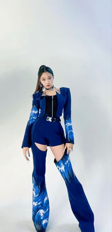 #giselle #aespa #wallpaper Aespa Wallpaper, Aespa Giselle, Giselle Aespa, Creative Shot, Fabulous Clothes, Blue Fits, Fashion Inspiration Design, Blue Outfit, Stage Outfits