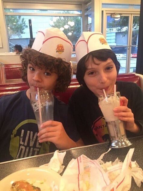 Gaten Matarazzo and Finn Wolfhard Mike And Dustin, Cell Phone Rules, Phone Rules, Mike Stranger Things, Netflix Stranger Things, Gaten Matarazzo, St Cast, Choice Board, Finn Stranger Things