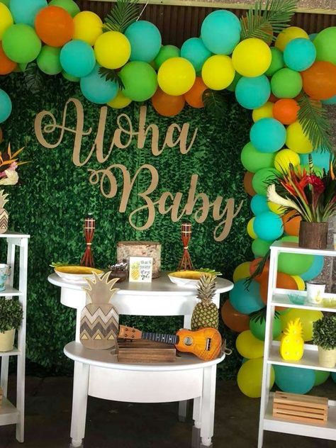 Hawaiian Baby Shower, Summer Baby Shower Themes, Carnival Baby Showers, Hawaiian Baby Showers, Whimsical Baby Shower, Girl Shower Themes, Luau Baby Showers, Baby Shower Deco, Tropical Baby Shower