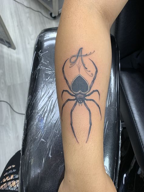 Spider Tattoo With Heart, Spider Tattoo Heart, Spider With Heart Tattoo, Initial A Tattoo, Spider Heart Tattoo, Heart Spider, Lettering Tattoos, Cute Thigh Tattoos, Tattoo Artist Tattoo