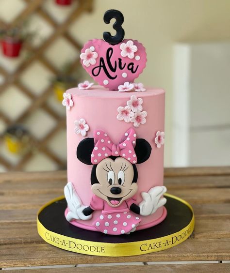 3rd Birthday Cakes For Girls, Minnie Mouse Cake Design, Γενέθλια Mickey Mouse, Minnie Mouse Birthday Cake, Cakes For Kids, Rodjendanske Torte, Mickey And Minnie Cake, Mouse Birthday Cake, Mickey Mouse Birthday Cake