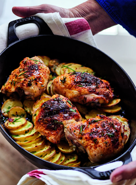 Ina Garten's Skillet-Roasted Chicken & Potatoes Is the Coziest Date Night Mealthepioneerwoman Roasted Chicken And Potatoes, Chicken And Potatoes, Chicken Skillet, Iron Skillet Recipes, Ina Garten Recipes, Date Night Recipes, Cast Iron Skillet Recipes, Barefoot Contessa, Chicken Potatoes