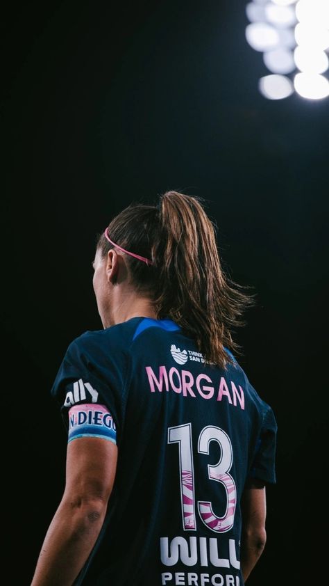 Alex Morgan Aesthetic, Uswnt Wallpapers, Hd Football Wallpaper, Cute Soccer Pictures, Soccer Goals, Soccer Women, Baby Horse, Women Soccer, Alex Morgan Soccer