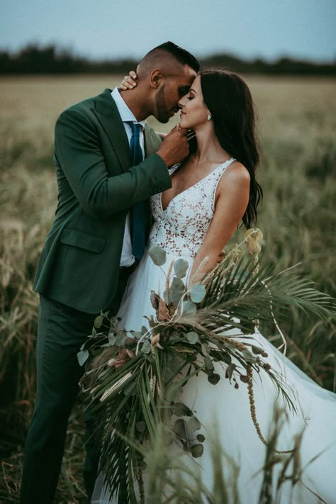 Prairie Wedding, Green Wedding Suit, Loose Wedding Hair, Boho Florals, Wedding Fotos, Wedding Photography Tips, V Neck Wedding Dress, Green Suit, Wedding Boho