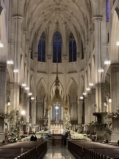 Wedding Venue Cathedral, Catholic Church Wedding Aesthetic, Wedding Venues Chapel, Cathedral Wedding Aesthetic, Gothic Church Wedding, Christian Church Aesthetic, Vintage Church Wedding, Old Church Wedding, Wedding Ideas Church