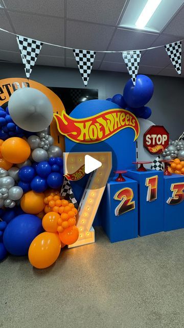 Hot Wheels Party idea for all the DIY cool moms Hot Wheels Decorations Diy, Hotwheels Balloons, Hot Wheels Party Ideas, Hotwheels Party Ideas, Hot Weels Decor Birthday, Monster Jam Balloon Decor, Hot Wheels Monster Truck Party, Hot Weals Birthday, Hot Wheels Party